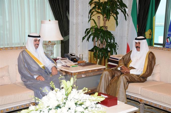 سمو ولي العهد الشيخ نواف الاحمد مستقبلا رئيس مجلس الامة علي الراشد﻿