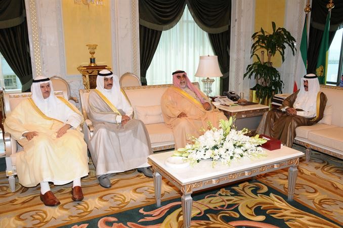 سمو ولي العهد مستقبلا الشيوخ احمد الخالد وصباح الخالد وسلمان الحمود﻿