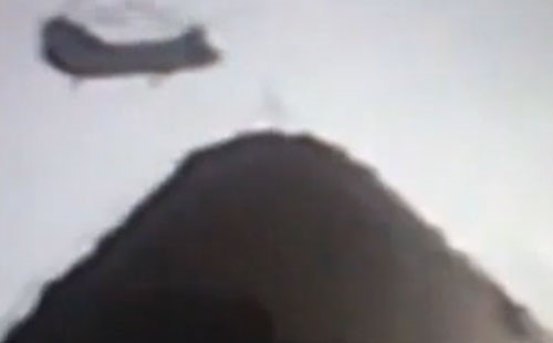 بالفيديو.. لحظة سقوط  ضابطين مصريين من هيليكوبتر واستشهادهما اثناء التدريبات 