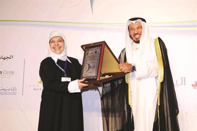 دنسيبة المطوع تكرم دعبدالله المعتوق﻿