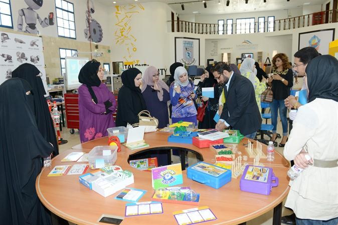 وفد مدارس التربية الخاصة يطلع على امكانيات ورش الموهوبين في مركز صباح الاحمد للموهبة والابداع﻿
