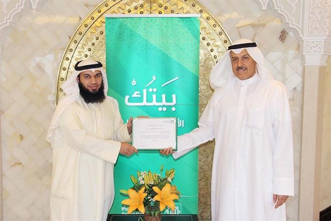 محمد الخضيري يكرم عمر الشعلان