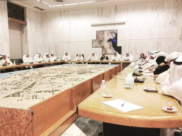 مجنان بوشهري خلال ترؤسها ورشة العمل