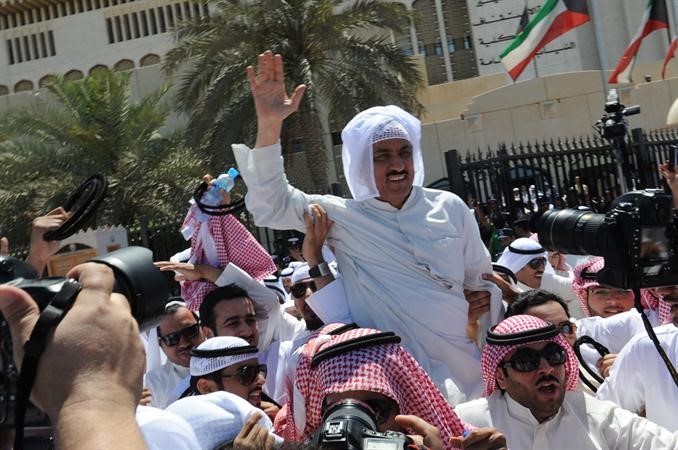 البراك محييا الحضور امام قصر العدل امس﻿