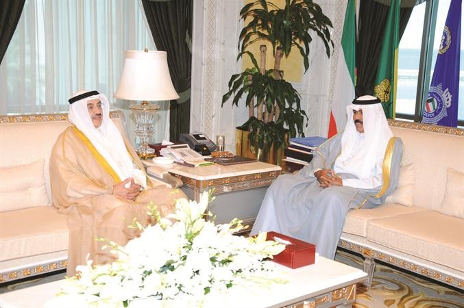  سمو ولي العهد الشيخ نواف الاحمد مستقبلا الفريق اول م احمد الرجيب ﻿