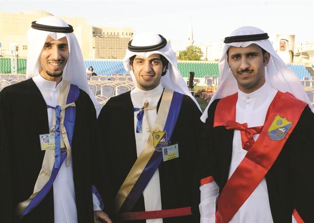 خريجون﻿