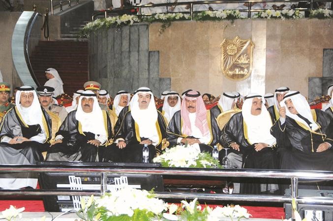 سمو ولي العهد الشيخ نواف الاحمد وعلي الراشد والشيخ فيصل السعود والشيخ مشعل الاحمد وسمو الشيخ ناصر المحمد وسمو الشيخ جابر المبارك﻿
