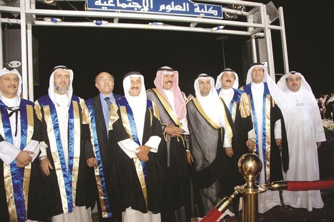 سمو ولي العهد ود نايف الحجرف مع اساتذة كلية العلوم الاجتماعية﻿