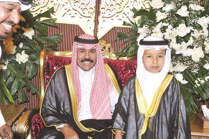 سمو ولي العهد الشيخ نواف الاحمد ومشعل ثامر المطيري
