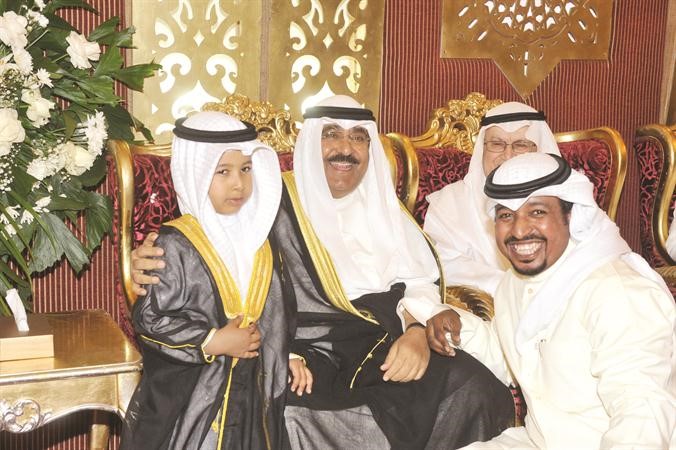 الشيخ مشعل الاحمد وثامر المطيري ونجله مشعل المطيري