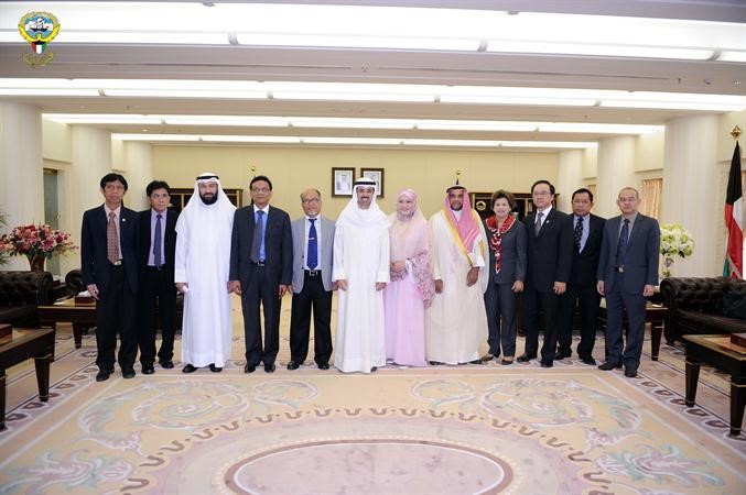 الرئيس علي الراشد خلال استقباله مجموعة الصداقة البرلمانية التايلندية
