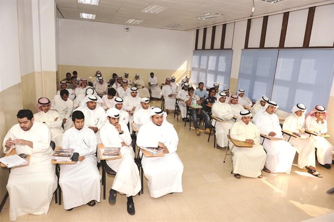 جانب من الحضور خلال محاضرة