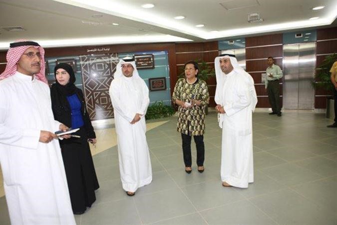 جانب من جولة الوزير الحجرف على مرافق ومنشات الجامعة العربية المفتوحة