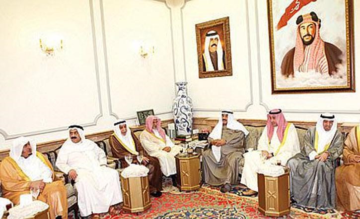 سمو الشيخ ناصر المحمد لدى استقباله دصالح بن حميد والوفد المرافق
