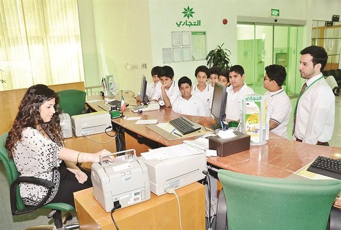 جانب من زيارة طلاب اكاديمية الابداع الاميركية لفرعالتجاري﻿