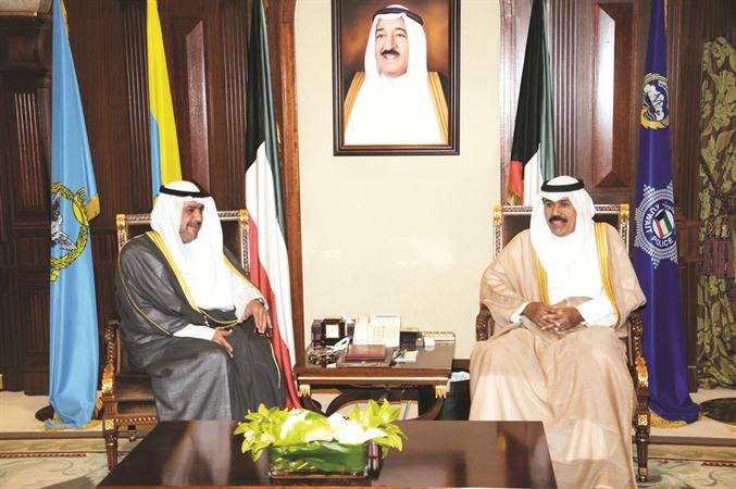 سمو ولي العهد خلال استقباله الشيخ احمد الفهد﻿