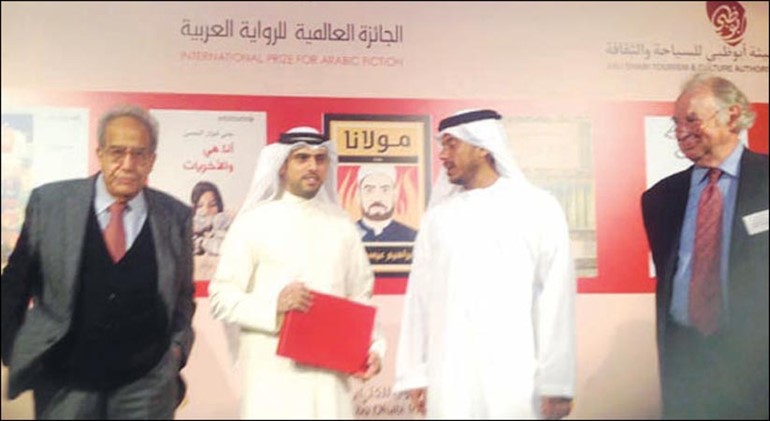 سعود السنعوسي متسلما جائزة بوكر عن روايته ساق البامبو