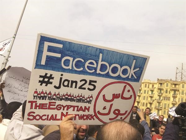 ارتباط فيسبوك بثورة 25 يناير 2011 في مصر
