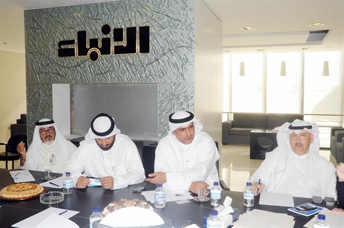 علي خريبط ود مفرح الرشيدي خلال الندوة