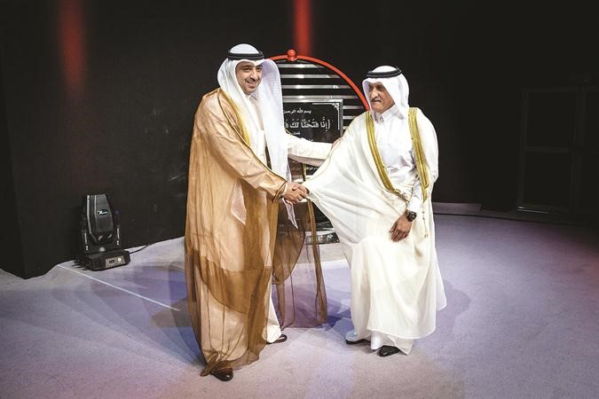  ومصافحا الشيخ عبدالله ال ثاني﻿