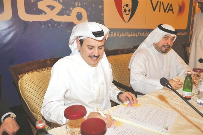 الشيخ د طلال الفهد والرئيس التنفيذي لشركة VIVA سلمان البدران يوقعان عقد الشراكة	 اسامة ابوعطية﻿