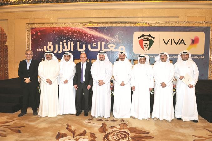 الفهد والبدران والرئيس التنفيذي للقطاع التجاري داني دويك مع عدد من مسؤولي اتحاد الكرة وشركة VIVA ﻿