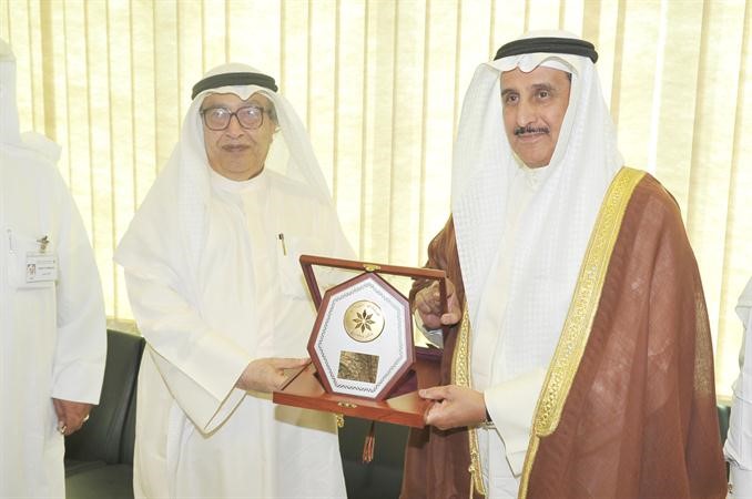 علي الموسى مكرما الشيخ ابراهيم الدعيج