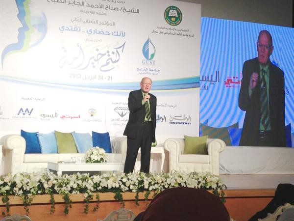 دصبري الدمرداش ملقيا محاضرته