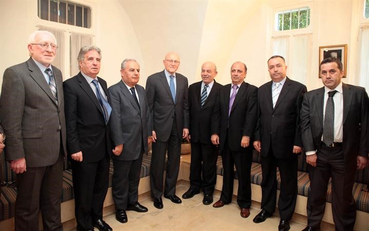 رئيس الحكومة المكلف مستقبلا وفدا من مراسلي الصحف العربية برئاسة الزميل عمر حبنجر محمود الطويل﻿