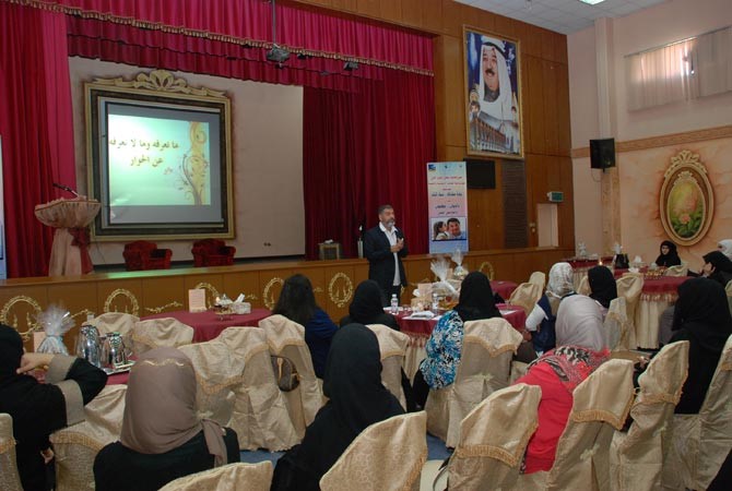 البلوشي خلال المحاضرة