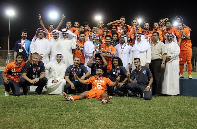 فرحة الجهازين الفني والاداري ولاعبي كاظمة بالتتويج بكاس الاتحاد للشباب﻿