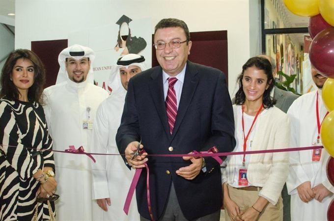 دنزار حمزة يفتتح المعرض
