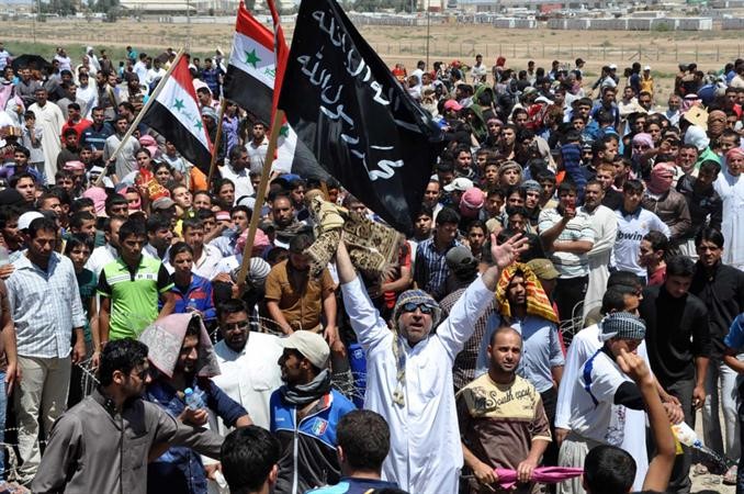  مظاهرات مناهضة لرئيس الوزراء العراقي نوري المالكي في الفالوجة امس اپ