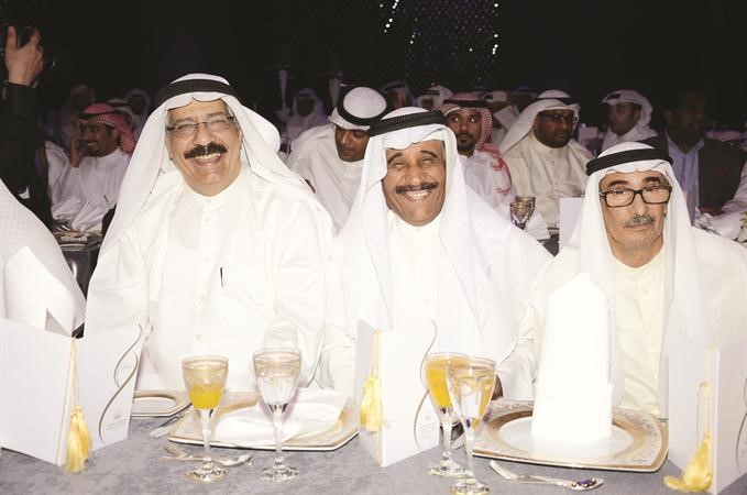 علي البريكي ومحمد جابر وفؤاد الشطي في الحفل 