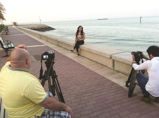 صابرين بورشيد اثناء تصوير اوتوغراف