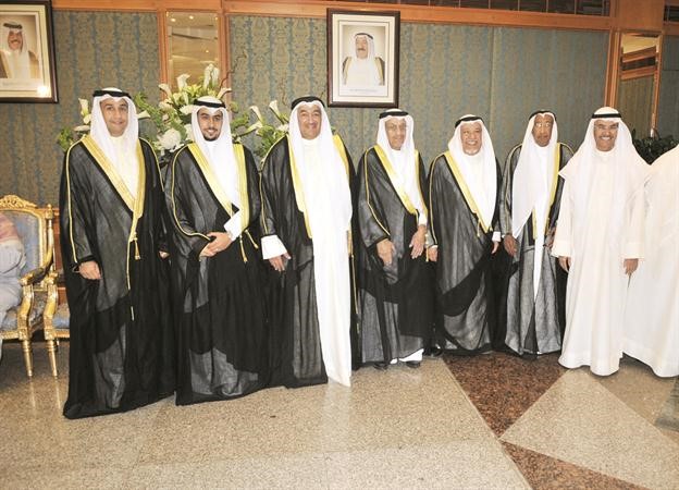 الشيخ علي الجراح وخالد السلطان يباركان

