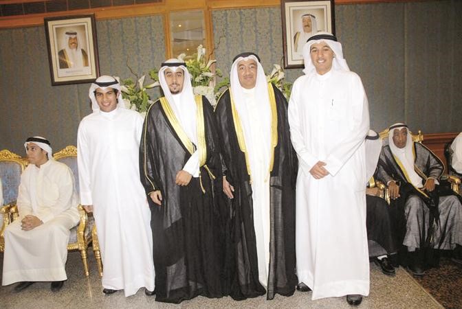 المعرس مع والده عبدالعزيز الدغيشم وشقيقيه دعبدالوهاب وفهد
