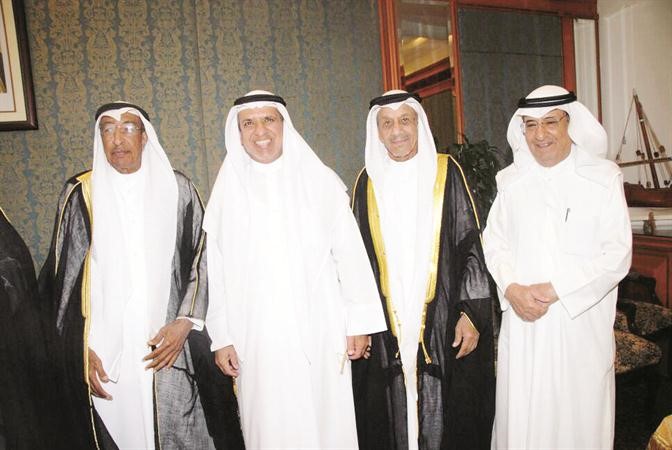 سعود العمر وخالد الحمد واحمد المرشد ودغيشم الدغيشم في لقطة تذكارية
