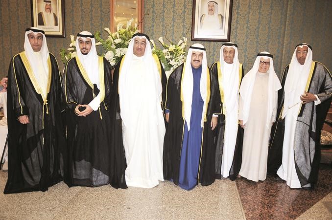 سمو الشيخ ناصر المحمد وفهد المعجل يباركان
