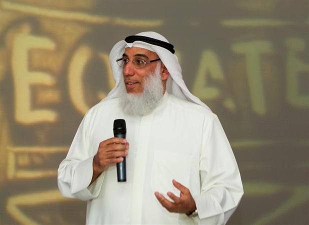 محمد حسين متحدثا خلال الملتقى