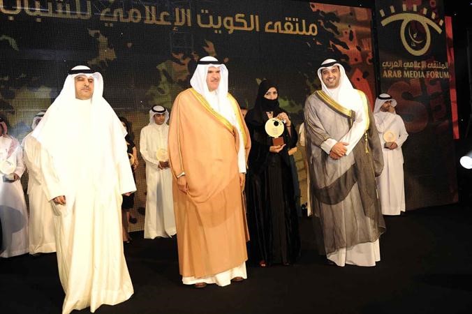 تكريم احدى الاعلاميات﻿