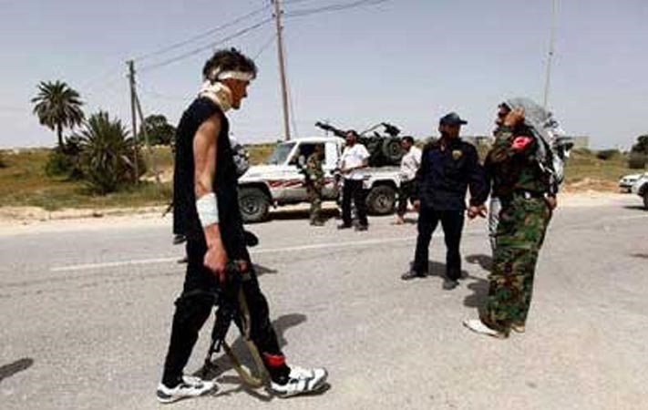 مسلحون يحاصرون مبنى الخارجية الليبية حتى تطهيرها من أعوان النظام السابق