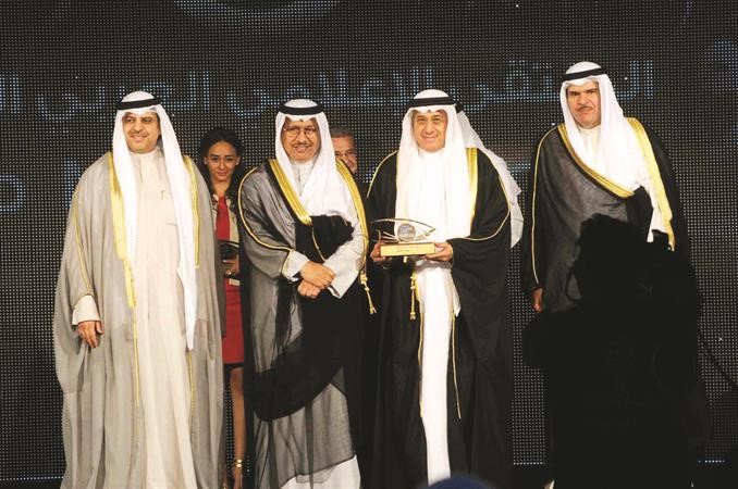 تكريم مستشار عاهل البحرين نبيل الحمر﻿