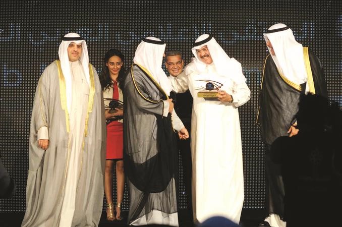 الاعلامي يوسف الجاسم مكرما﻿