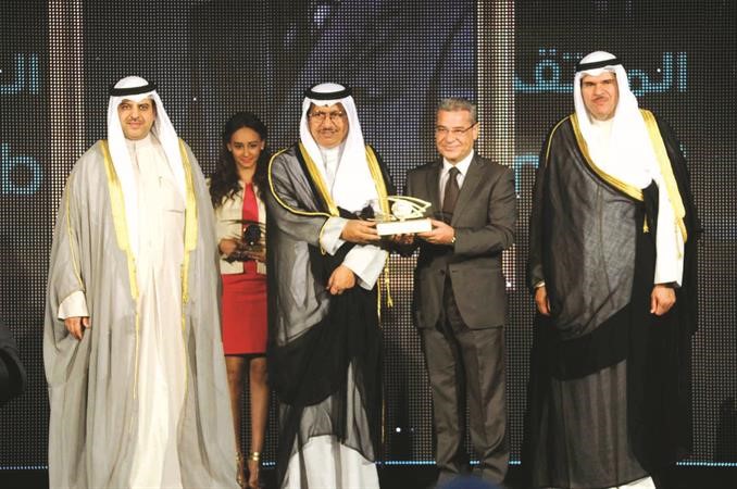  وتكريم الاعلامي مصطفى الاغا﻿