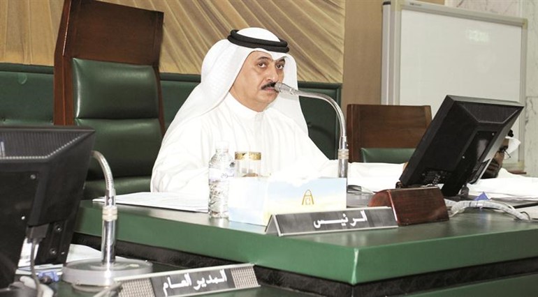 زيد العازمي خلال ترؤسه الجلسة قاسم باشا
