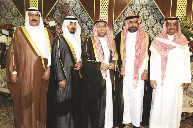 الشيخ احمد الصباح وسعد طامي ودراك بن عفيصان يهنئون﻿