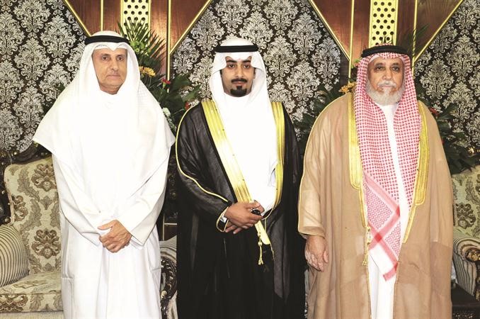 عجيل العجران يبارك للمعرس وعمه منصور الشليويح﻿
