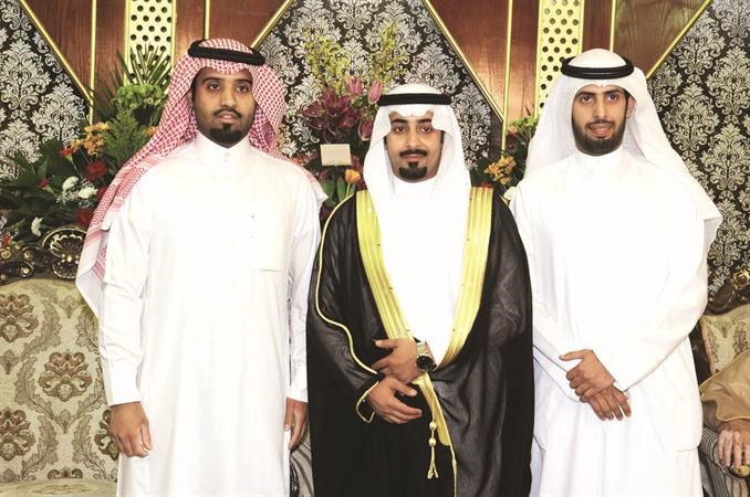 هزاع بن غرة وعبدالله مرداس يهنئان﻿