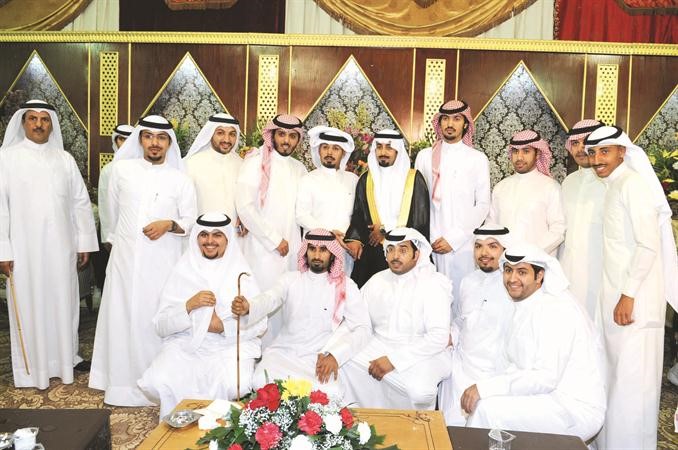 مباركة من الاصدقاء للمعرس بالمناسبة السعيدة﻿